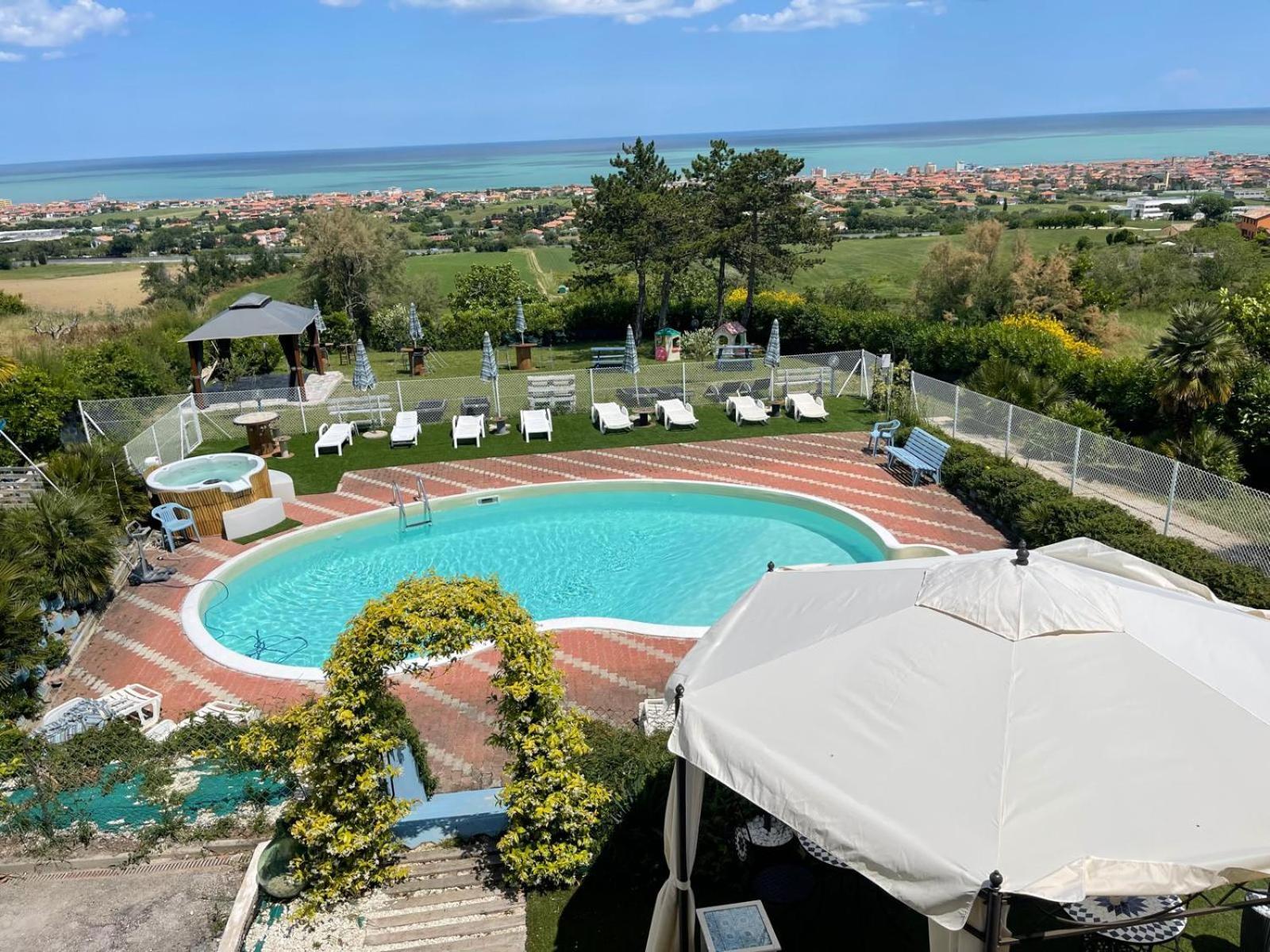 B&B Villa Alma San Costanzo Exteriör bild